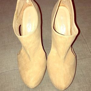 Tan platform Heel
